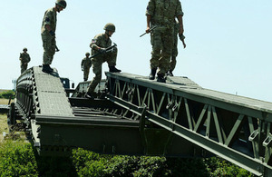 British and French troops in bridging master class S300_16x-2013-063-0761
