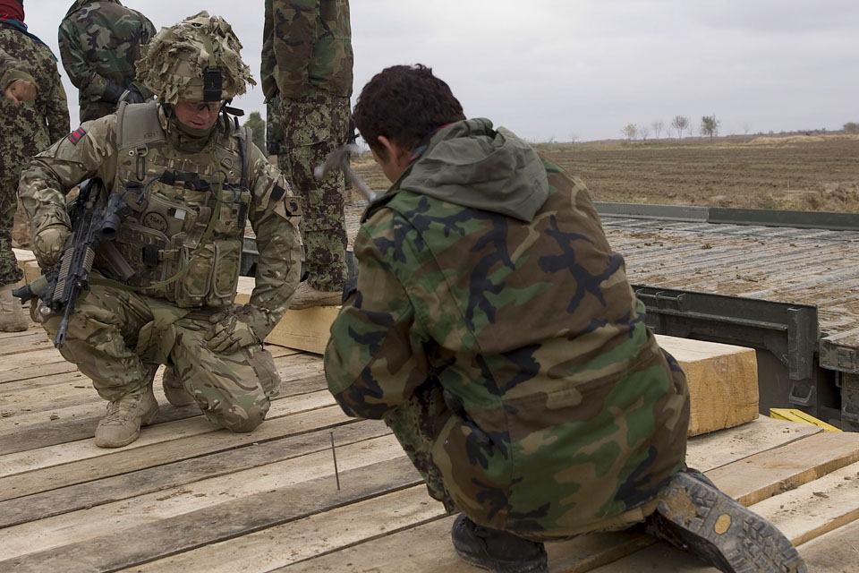 British Army mentor with Afghan soldier