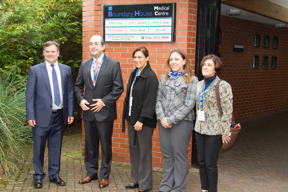 Dr Paul Gray welcomes Mexico's Vice Minister for Health Eduardo Gonzales Pier and Ministry of Health colleagues to the Boundary House Medical Centre