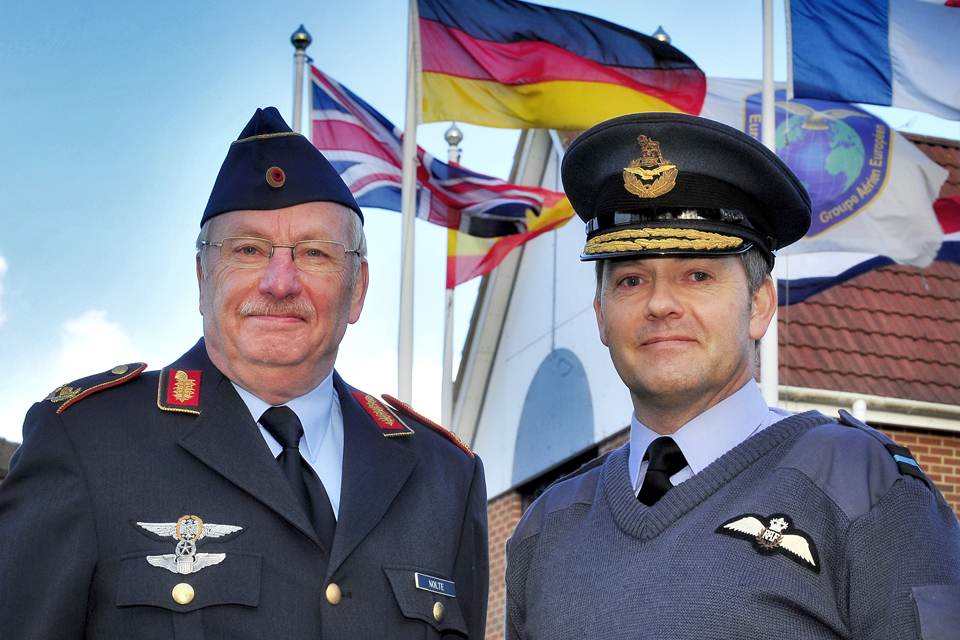 Brigadier General Nolte (left) and Air Commodore Martin Sampson