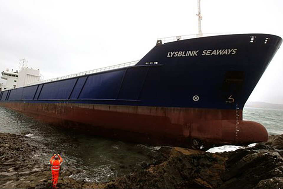 Photograph of cargo vessel Lysblink Seaways aground on rocks